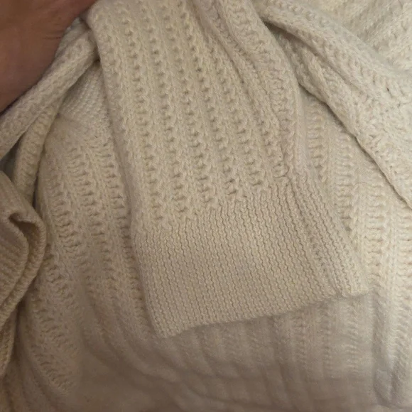 Authentic Gucci Cashmere Sweater - Picture 8 of 8